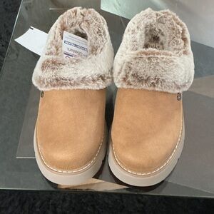 Skechers Tan Women’s Slippers